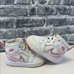 Baby girls Nike Air Jordan Sneakers - White‎ and Pink
